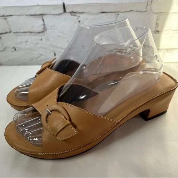 Donald J. Pliner Tan Leather Wedge Slides Sandals Buckle Size 7.5 Narrow - Picture 4 of 14